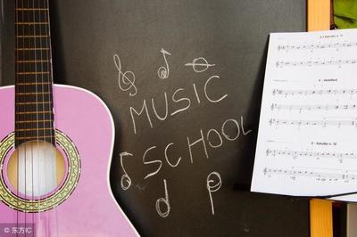 在音樂審美教育中,感性認識必須與理性分析相結合