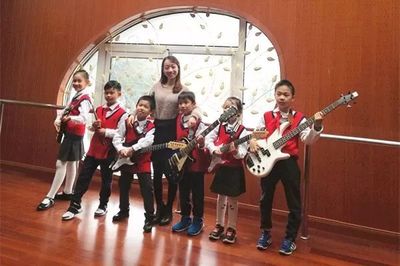 新聞丨90后音樂(lè)老師組了個(gè)搖滾樂(lè)隊(duì) 成員全是10后