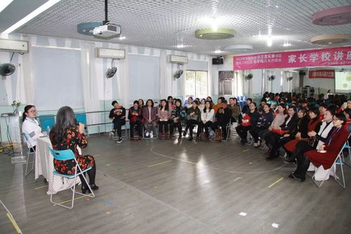 音樂教育對幼兒智能發(fā)展的重要性 我園家長學校舉辦專題講座